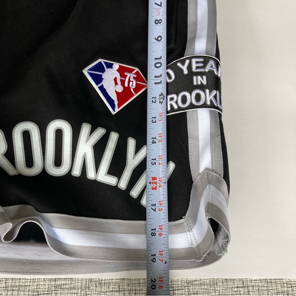 PRO STANDARD BROOKLYN NETS LOGO BLACK MENS SHORTS SZ MED NEVER WORN - Picture 14 of 15
